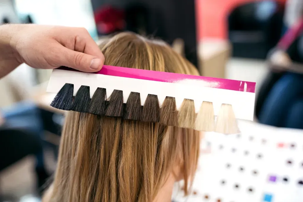 Jak dbać o włosy po porodzie by odzyskały blask?